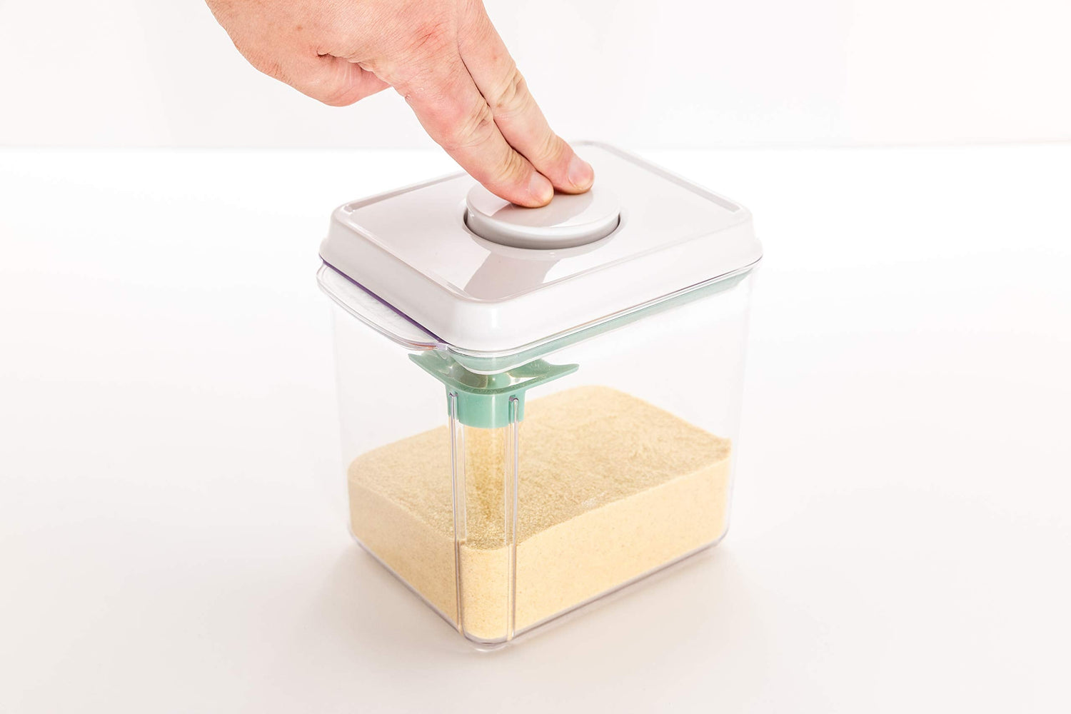 Milk Powder Dispenser for Easy, Mess-Free Feeding